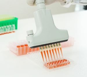 What’s the advantage while customer use AELAB adjustable tip spacing pipette?